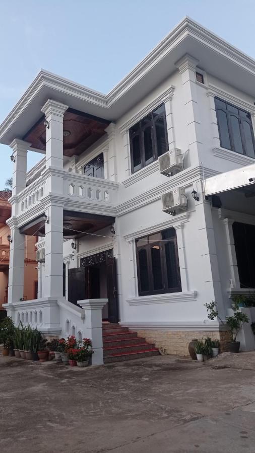 Inthavong Hotel/Guest House Ванг-Виенг Экстерьер фото