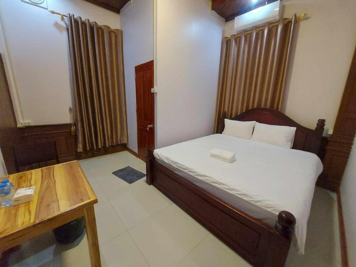 Inthavong Hotel/Guest House Ванг-Виенг Экстерьер фото