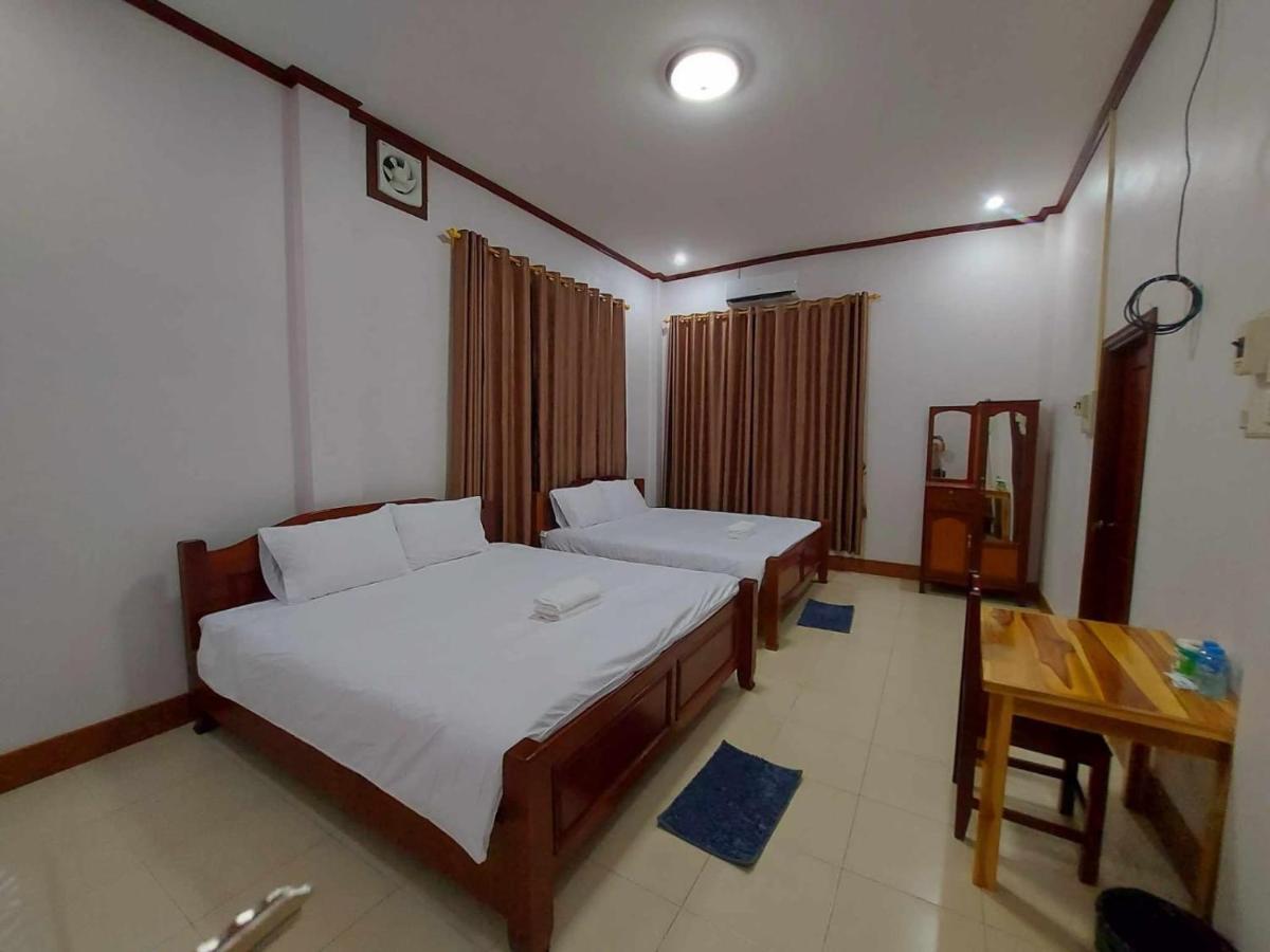 Inthavong Hotel/Guest House Ванг-Виенг Экстерьер фото