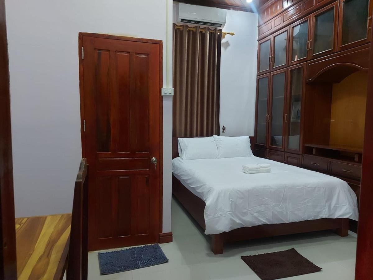 Inthavong Hotel/Guest House Ванг-Виенг Экстерьер фото